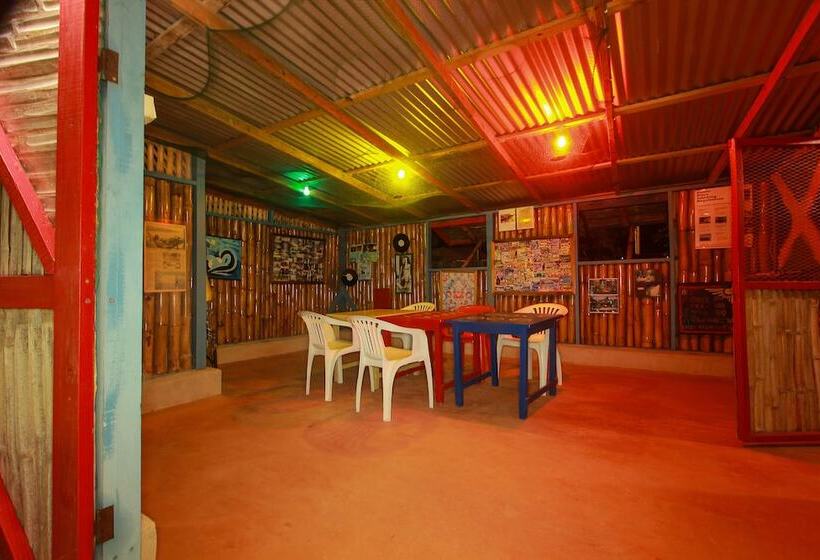 تختخواب و صبحانه Zion Country