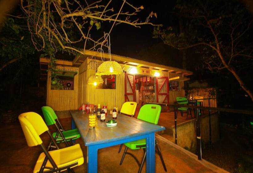 تختخواب و صبحانه Zion Country