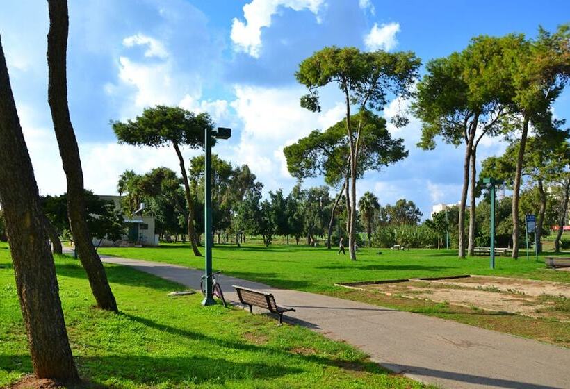 Hi   Bnei Dan   Tel Aviv Hostel