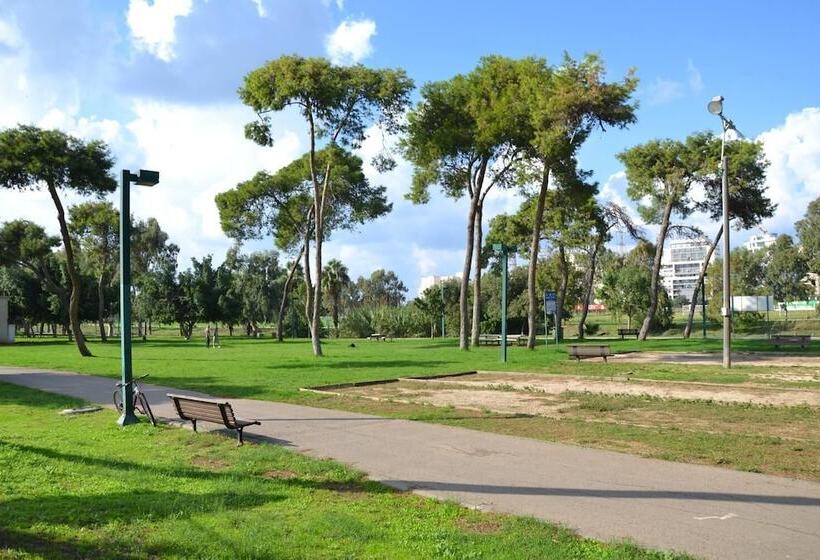 Hi   Bnei Dan   Tel Aviv Hostel