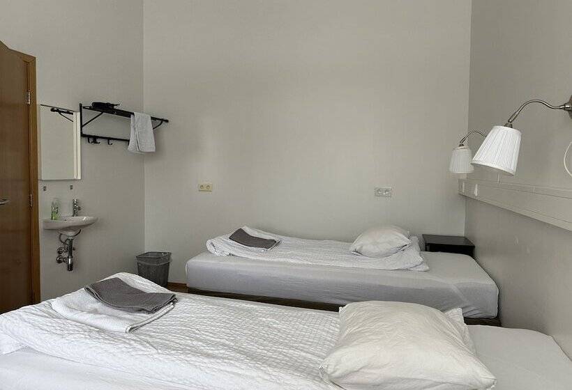 هتل Kanslarinn Hella