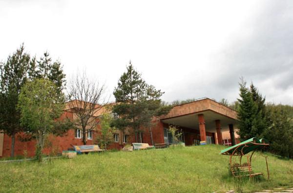 هتل Nairi Rest House