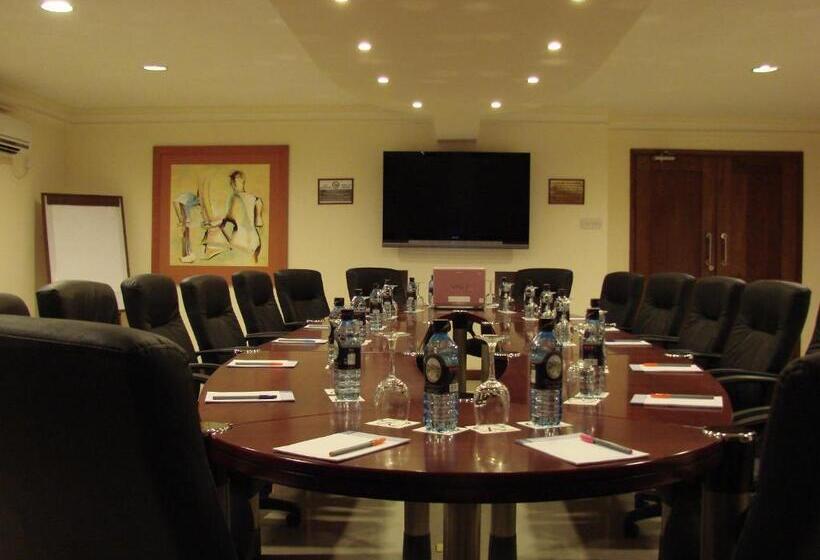 Отель Royal Court