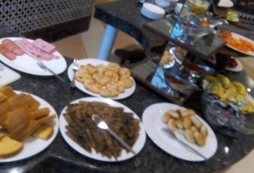 Отель Royal Court