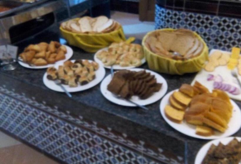 Отель Royal Court