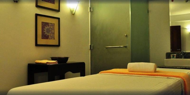 Отель Royal Court