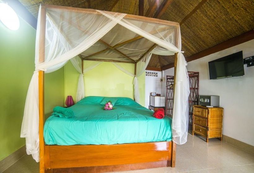 אתר נופש Above Us Only Sky