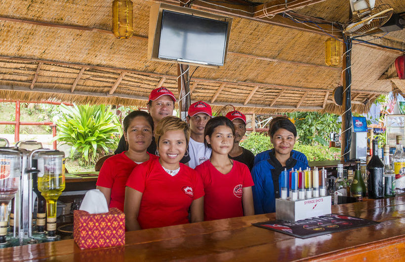 אתר נופש Above Us Only Sky