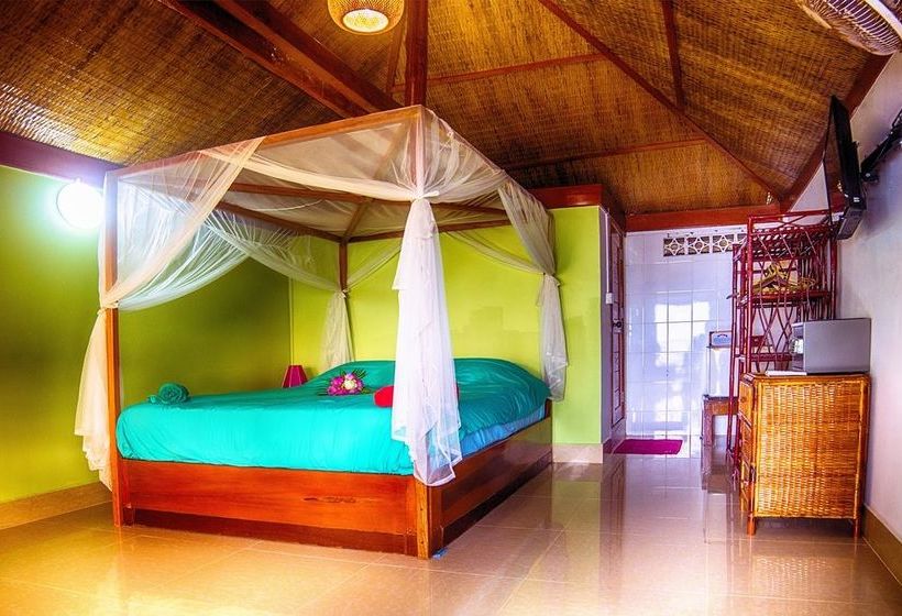 אתר נופש Above Us Only Sky