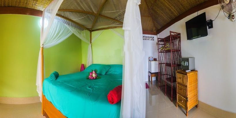 אתר נופש Above Us Only Sky