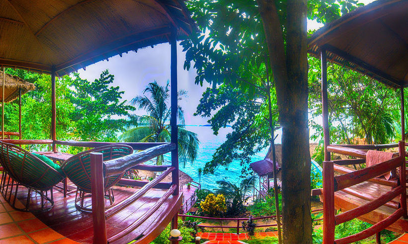 אתר נופש Above Us Only Sky