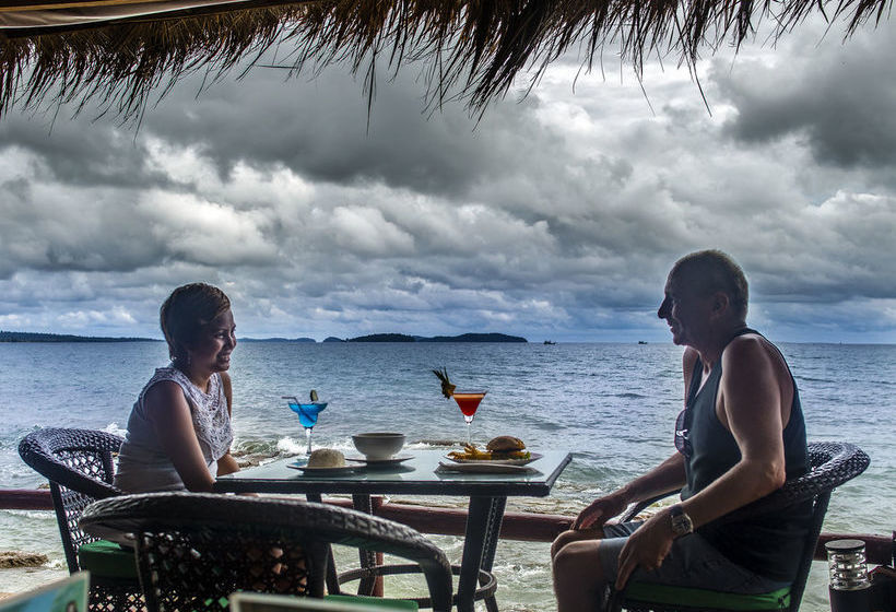 אתר נופש Above Us Only Sky