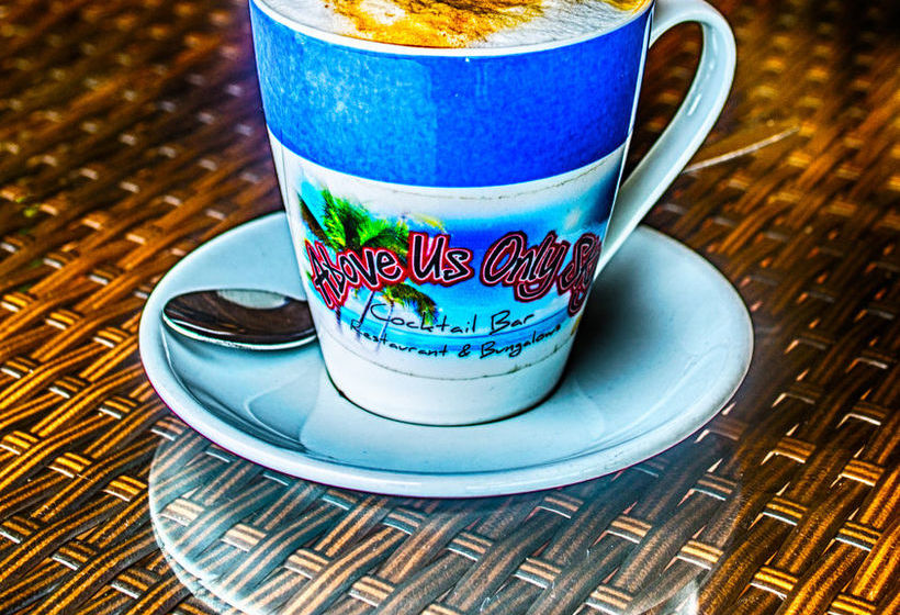 אתר נופש Above Us Only Sky