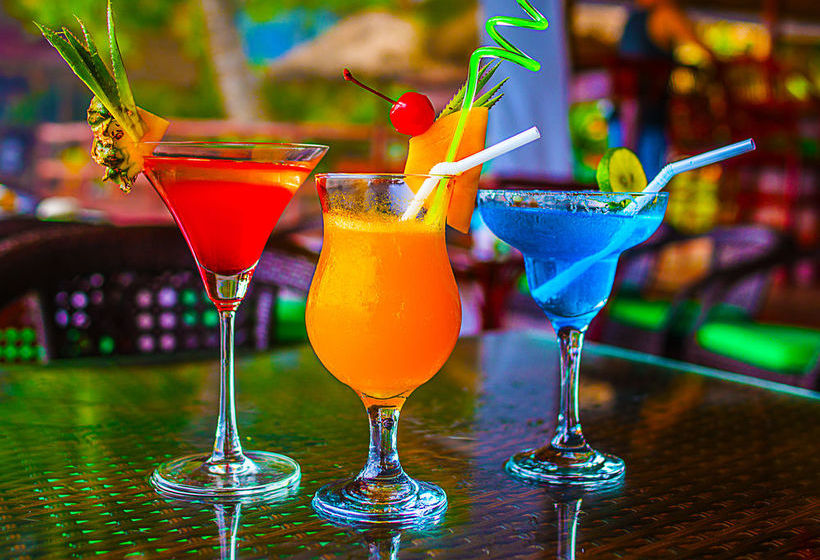 אתר נופש Above Us Only Sky