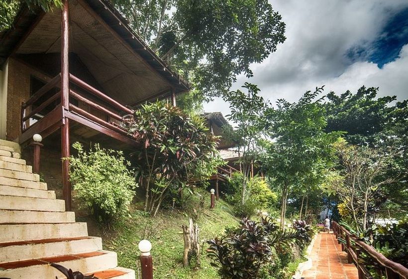 אתר נופש Above Us Only Sky