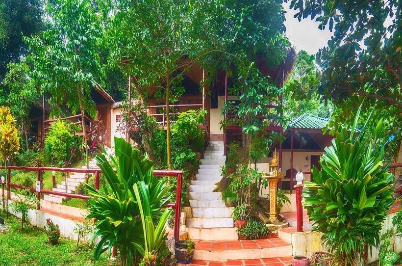 אתר נופש Above Us Only Sky