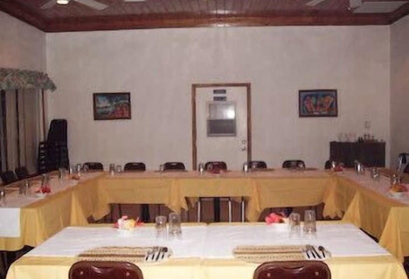 هتل Surfers Manor