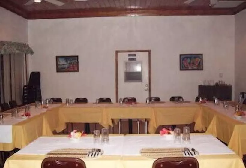 هتل Surfers Manor