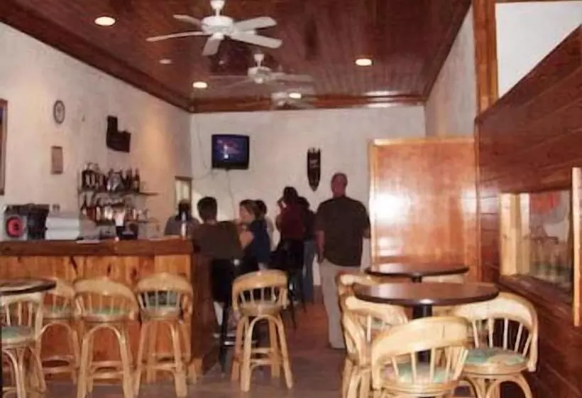 هتل Surfers Manor