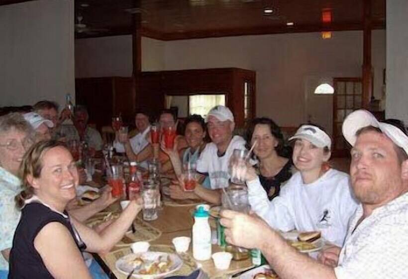 هتل Surfers Manor