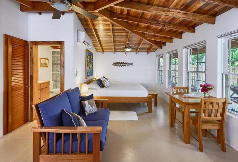 Weezie S Ocean Front Hotel And Garden Cottages