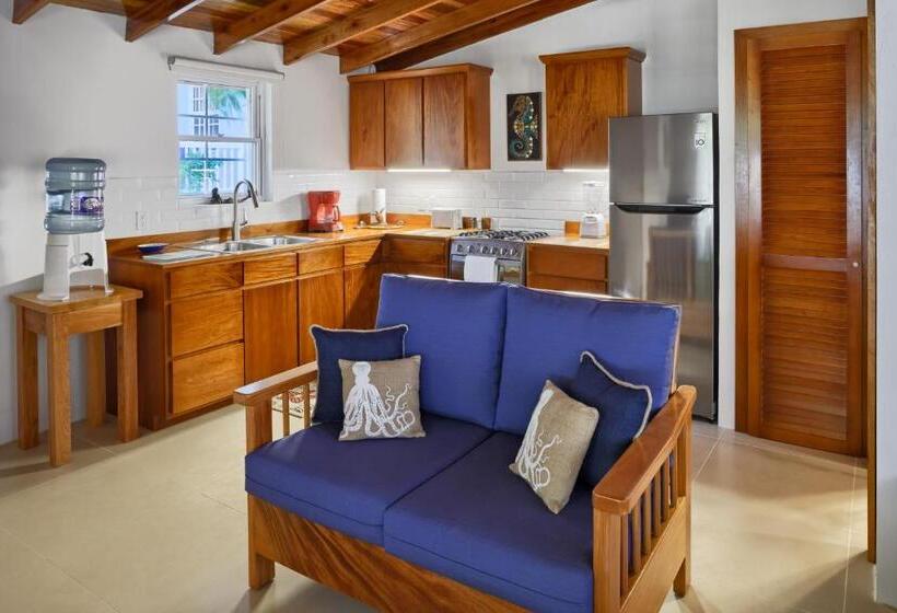 Weezie S Ocean Front Hotel And Garden Cottages