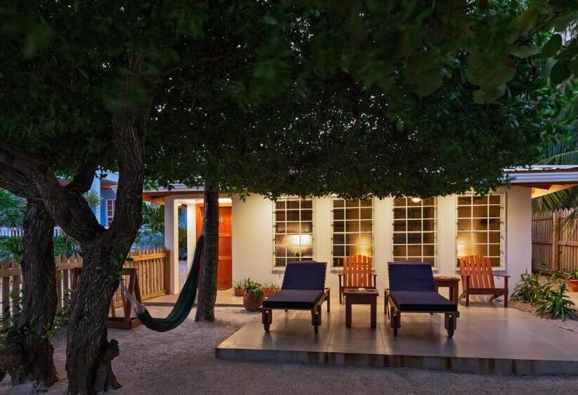 Weezie S Ocean Front Hotel And Garden Cottages