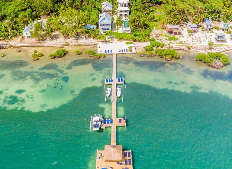 Weezie S Ocean Front Hotel And Garden Cottages