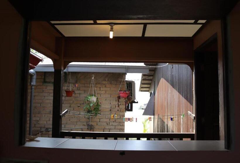 בית מלון כפרי Bushman Tioman