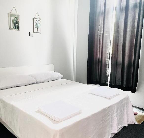 Pensión Ak Greenrise Meru