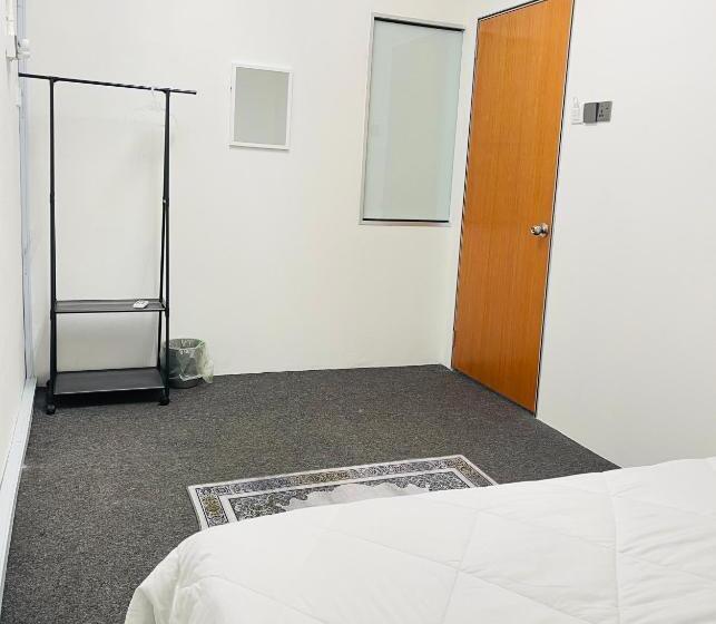 Pensión Ak Greenrise Meru