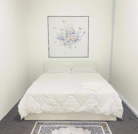 Pensión Ak Greenrise Meru