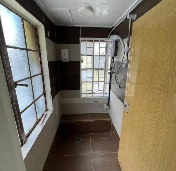 Majatalo De Cameron Guest House