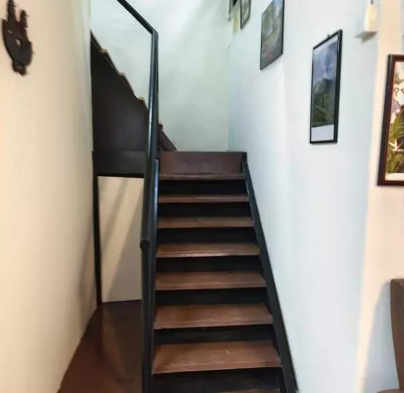 Majatalo De Cameron Guest House