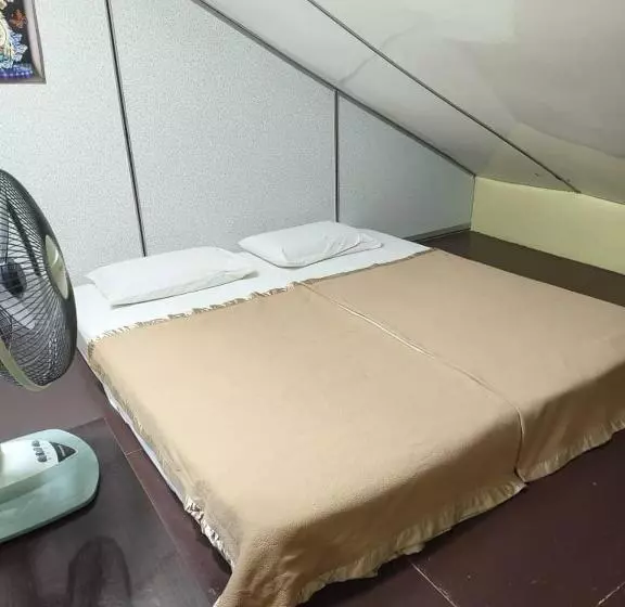 Majatalo De Cameron Guest House