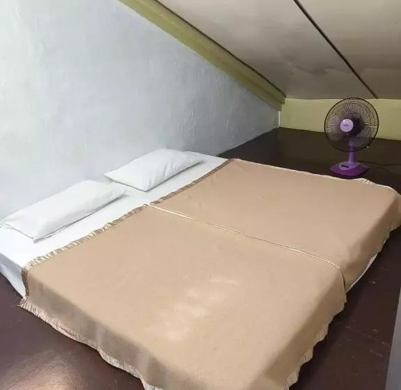 Majatalo De Cameron Guest House