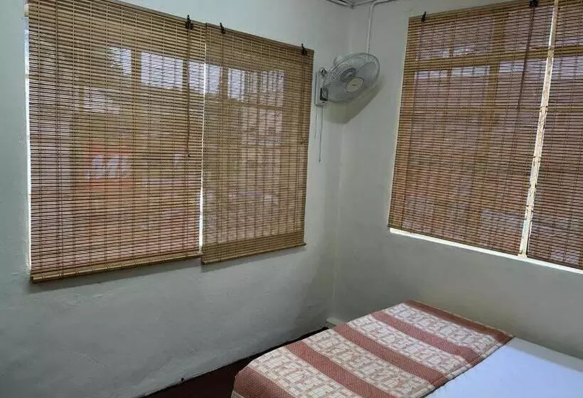 Majatalo De Cameron Guest House