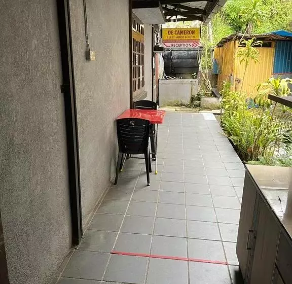 Majatalo De Cameron Guest House