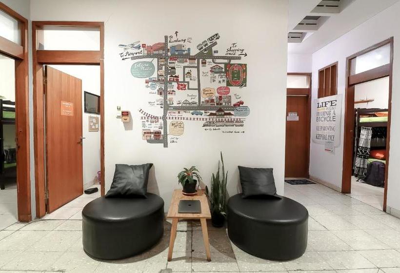 호스텔 Pinisi Backpacker