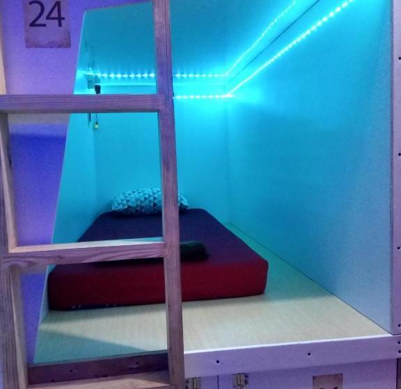 호스텔 Pinisi Backpacker