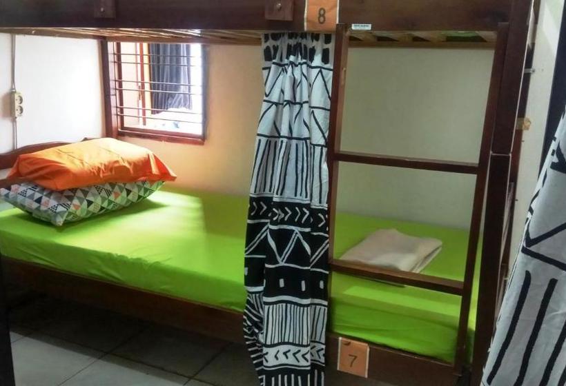 호스텔 Pinisi Backpacker