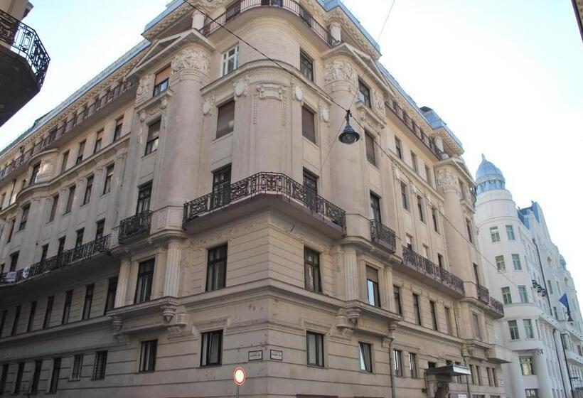 مبيت وإفطار Anabelle Bed And Budapest