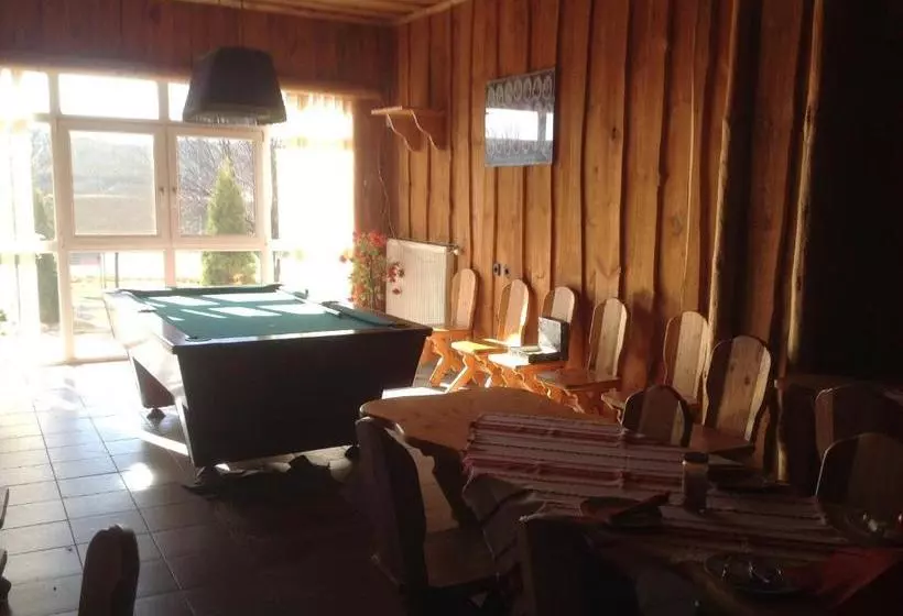 Bed and Breakfast Club Torony