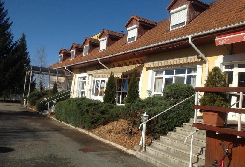 住宿加早餐  Club Torony