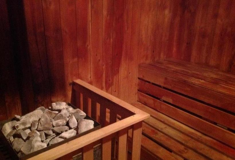 住宿加早餐  Club Torony