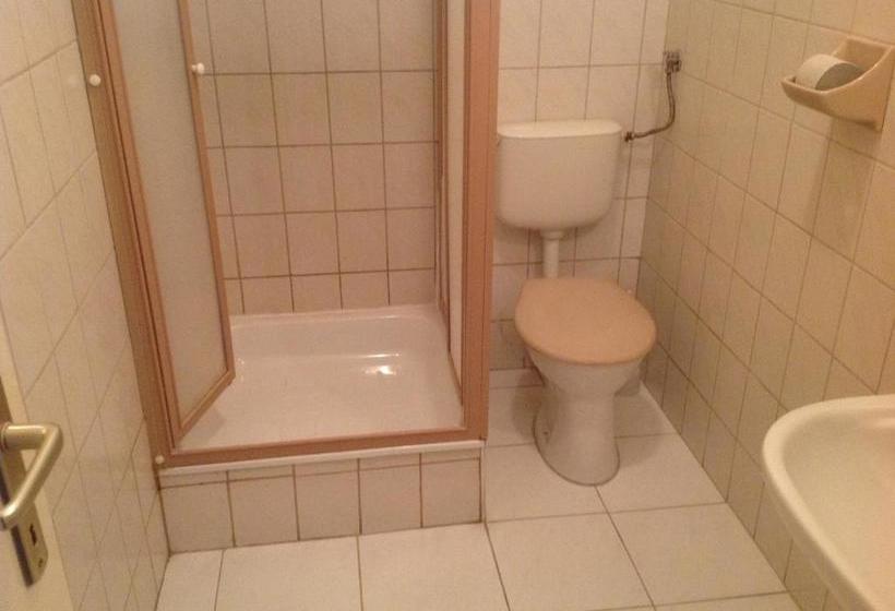 住宿加早餐  Club Torony