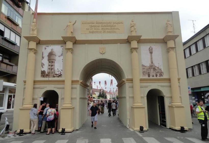 住宿加早餐  Club Torony