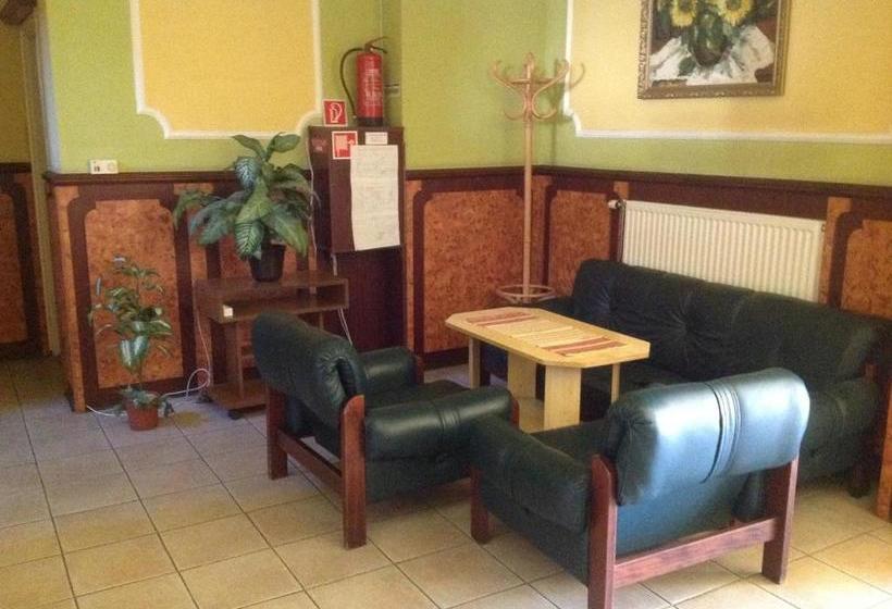 住宿加早餐  Club Torony