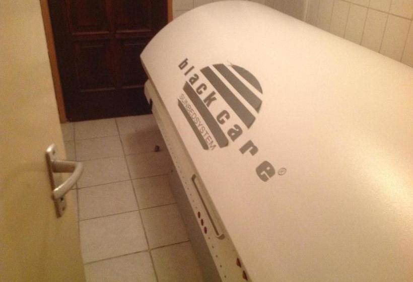 住宿加早餐  Club Torony