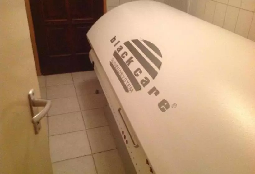 Bed and Breakfast Club Torony